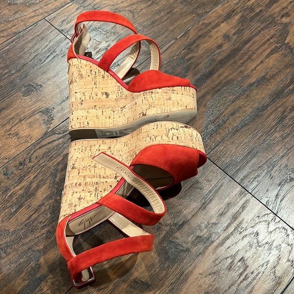Giuseppe Zanotti: Wedge Sandal Sz: 35 - Picture 9 of 11